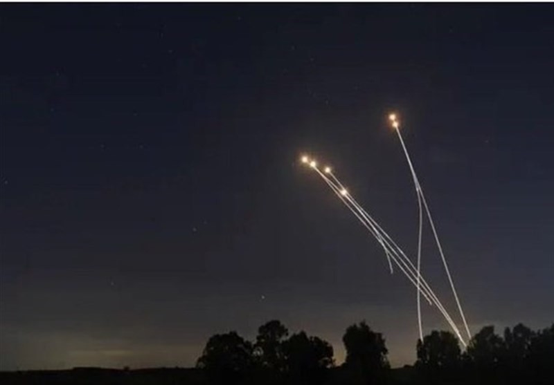 Serangan rudal Iran ke Israel. (Foto: Reuters)