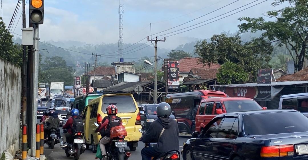 Jalur Lingkar Gentong Masih Dipadati Pemudik Arus Balik Lebaran pada Senin Pagi (FOTO:MNC Media)