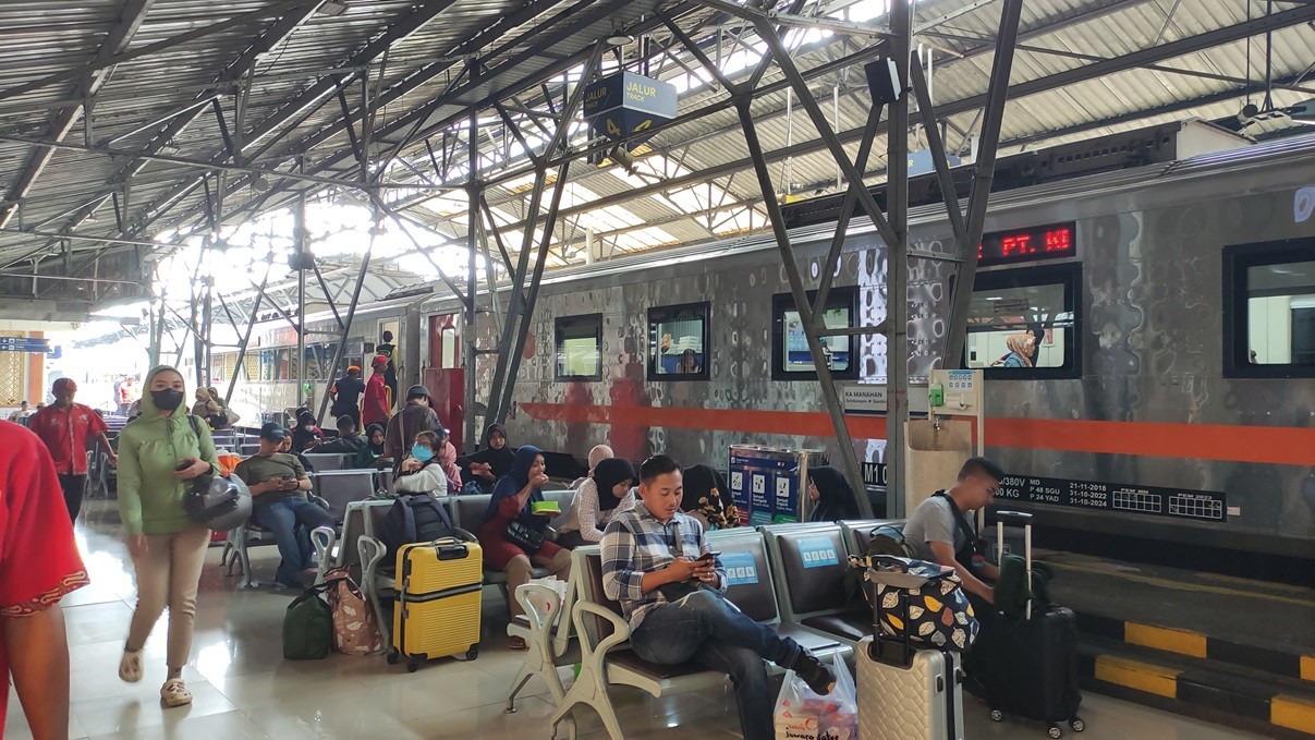 Puncak Arus Balik Lebaran 2024, KAI Daop 6 Berangkatkan 28.186 Penumpang. (Foto Erfan/MPI)