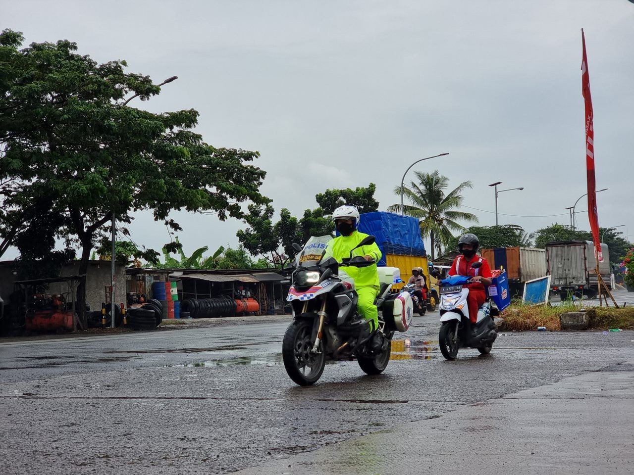 Motoris hingga Petugas SPBU Gerak Cepat Layani Pemudik Kehabisan BBM. (Foto Pertamina)