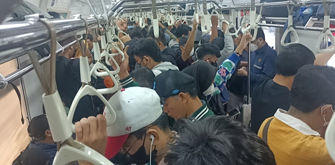 Libur Lebaran Selesai, KRL Relasi Bogor-Jakarta Kota Kembali Padat Pagi Ini (FOTO:MNC Media)