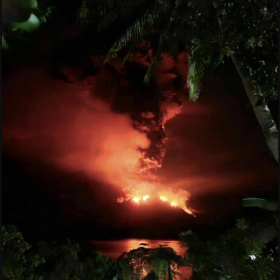 Gunung Ruang di Sitaro Sulut Erupsi Dini Hari, PVMBG: Status Naik ke Level III (FOTO:Dok Ist)