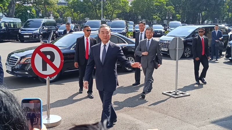 Diagendakan Bertemu Jokowi, Menlu China Wang Yi Tiba di Istana. (Foto: MNC Media)