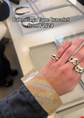 Harga Gelang Lakban Balenciaga USD4.400: Bikin Netizen Heboh, Mahal Karena Merek. (Foto: TikTok/Highsnobeity)