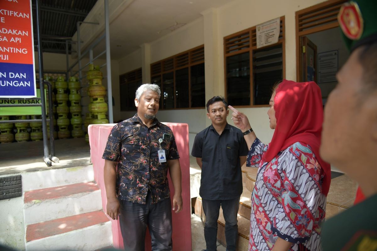 Stok Langka, Harga LPG 3 Kg di Semarang Tembus Rp30 Ribu. (Foto: Eka Setiawan/MNC Media)