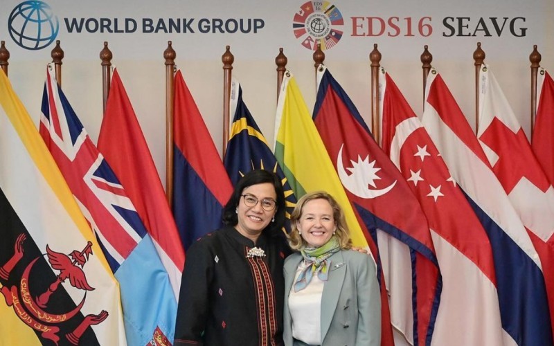 Menkeu Sri Mulyani bertemu dengan Presiden Bank Investasi Eropa (EIB) Nadia Calviño Santamaría (Instagram)
