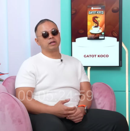 Ini Bisnis Milik Codeblu, Food Vlogger yang Kalahkan Chef Arnold di Ring Tinju. (Foto: YouTube/Dr Richard Lee)