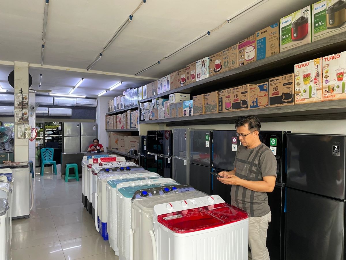 Konflik Iran-Israel Memanas, Begini Dampaknya pada Harga Barang Elektronik di Pasar. (Foto: Tangguh/MNC Media)