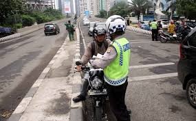 Catat, Pakai Earphone saat Mengendarai Motor Bisa Ditilang. (Foto MNC Media)
