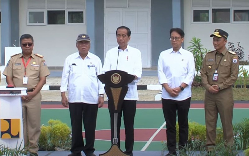 Presiden Jokowi meresmikan 147 bangunan yang telah direhabilitasi dan direkonstruksi usai gempa bumi mengguncang Sulawesi Barat. (Setkab)