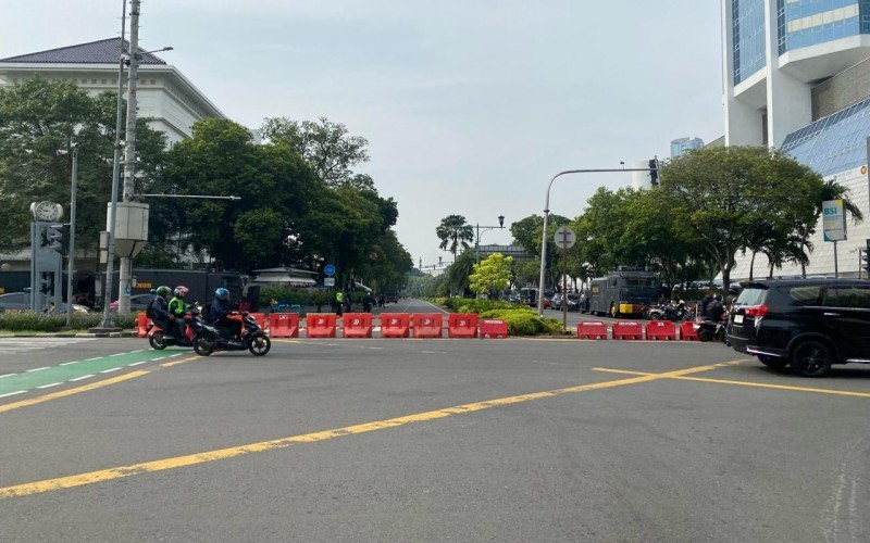 Penjagaan Gedung KPU diperketat oleh personel gabungan TNI-Polri. (Riyan Rizki/MPI)