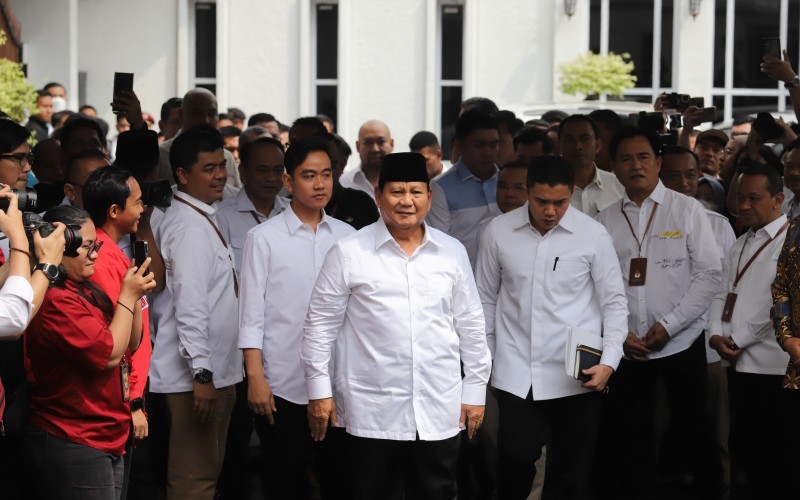 Menteri Pertahanan sekaligus Presiden terpilih Prabowo Subianto tak hadir di acara pelantikan para menteri baru.