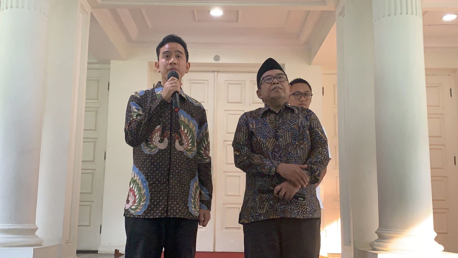 Wapres Gibran Buka Posko Pengaduan Masyarakat, Bisa Lapor Lewat WhatsApp. (Foto: MNC Media)