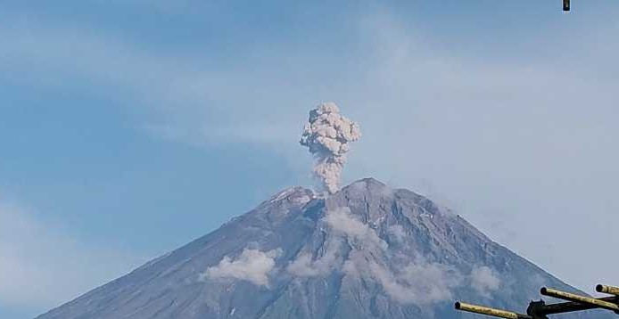 Empat Kali Gunung Semeru Keluarkan Abu Vulkanik hingga Pagi Ini (FOTO:Dok Ist)
