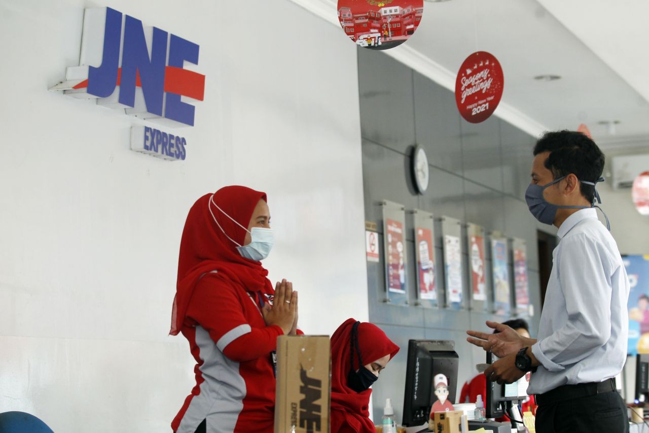 Penjelasan Shipment Forwarded from Transit City to Destination City pada JNE. (FOTO: MNC MEDIA)