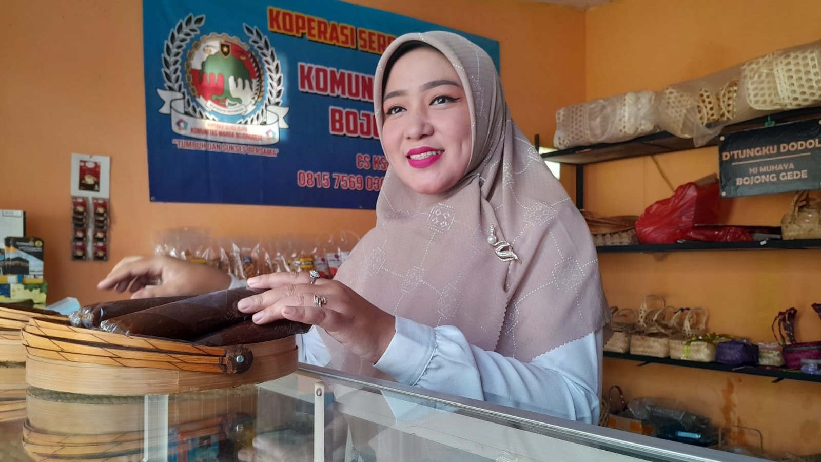 Legitnya Dodol Nurhayati Hasilkan Cuan hingga Rp150 Juta saat Ramadan (foto: MNC Media)