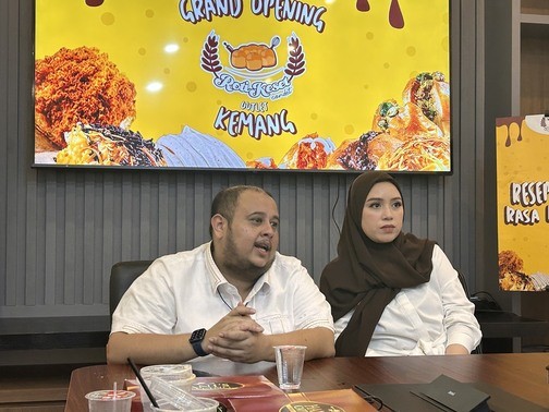 Cerita Owner Roti Keset Condet, Pilih Makanan Jadul untuk Dijadikan Kuliner Kekinian. (Foto: MPI/Devi Pattricia)