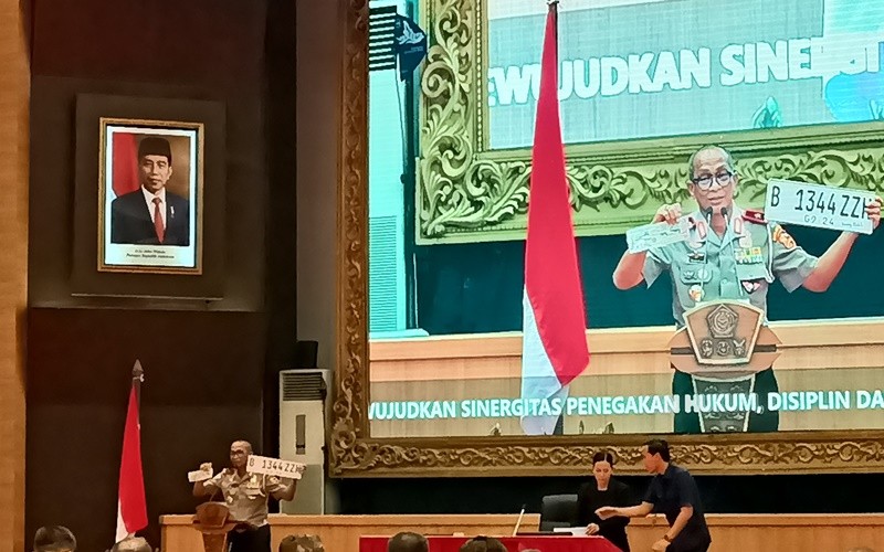 Dirregident Korlantas Polri, Brigjen Pol Yusri Yunus membeberkan terkait pelat nomor khusus pejabat (Muhammad Refi Sandi/MPI)