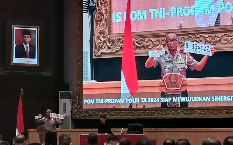 Dirregident Korlantas Polri, Brigjen Pol Yusri Yunus membeberkan adanya jual-beli pelat nomor khusus pejabat (Muhammad Refi Sandi/MPI)