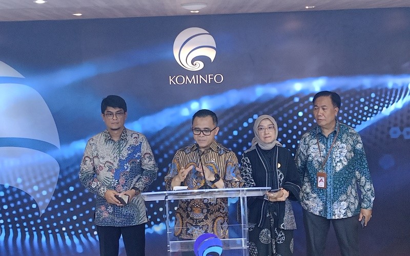Menpan RB, Abdullah Azwar Anas saat konferensi pers di Media Center Kominfo (Giffar Rivana/MPI)
