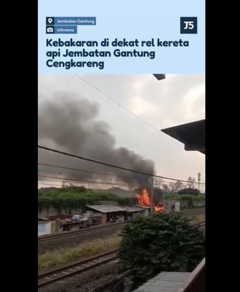 Ada Kebakaran di Samping Jalur Rel, Perjalanan KRL Stasiun Taman Kota-Bojong Indah Terganggu. (Foto: Dok. Akun X @jalur)