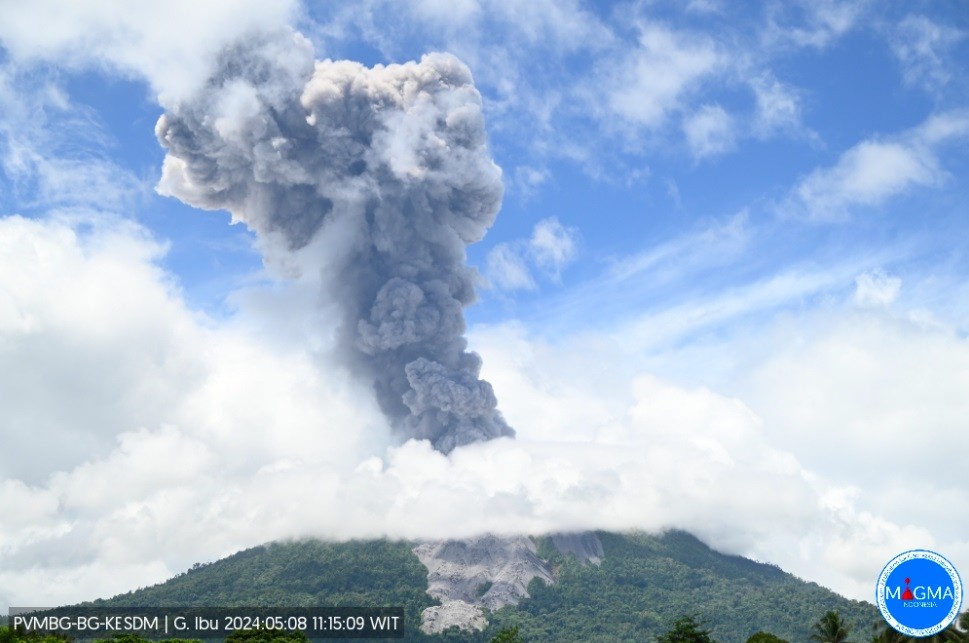 Gunung Ibu Erupsi Lagi, Semburkan Abu Setinggi 1.500 Meter