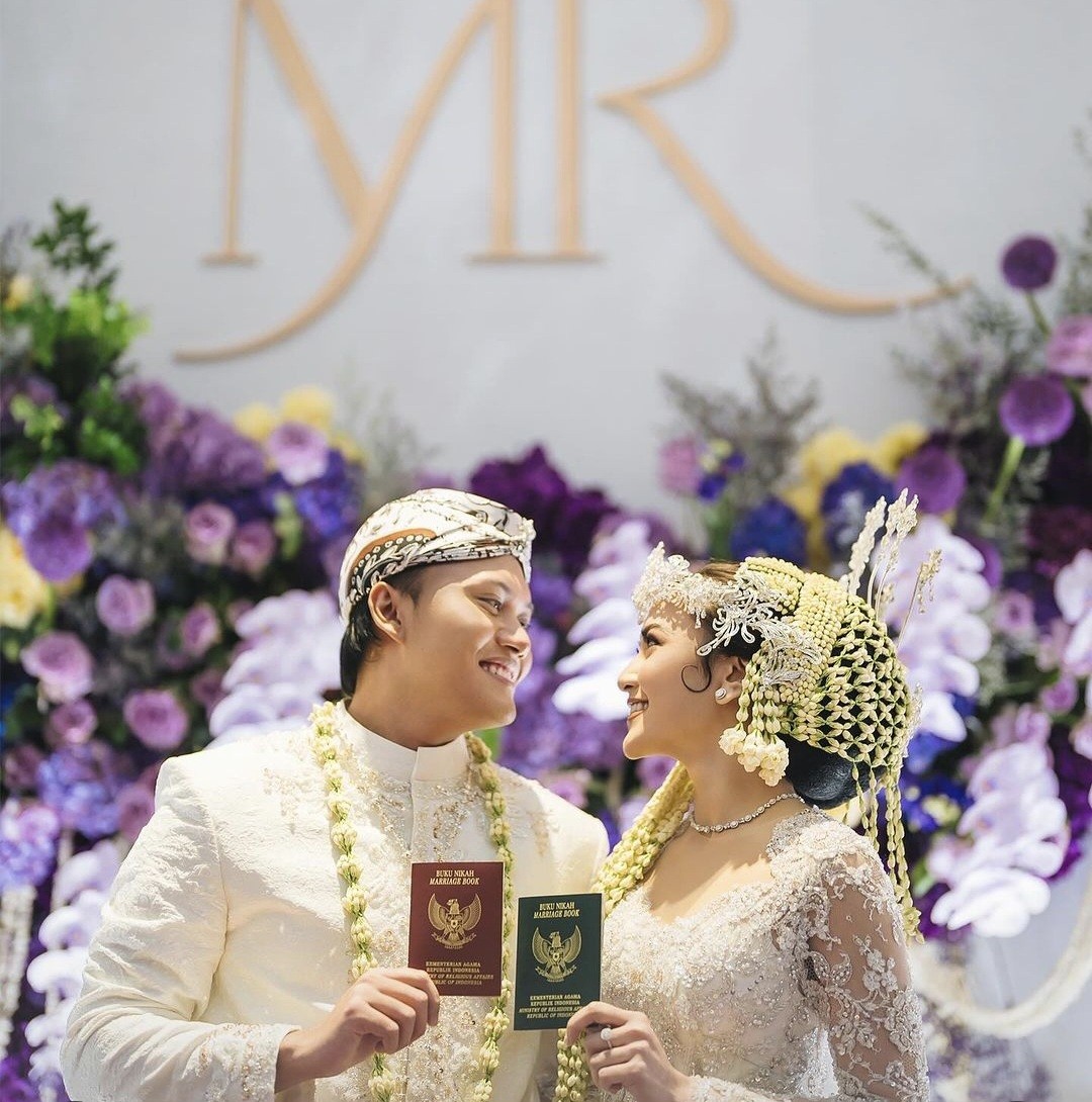 Resmi Menikah dengan Mahalini, Rizky Febian Beri Mahar Uang Tunai Rp10 Juta dan Logam Mulia (FOT:IG RizkyFbian)