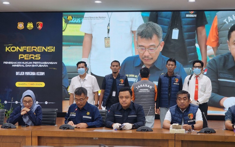 Kementerian ESDM dan Bareskrim Polri membongkar penambangan ilegal bijih emas di Kabupaten Ketapang, Kalimantan Barat. (Iqbal Dwi Purnama/MPI)