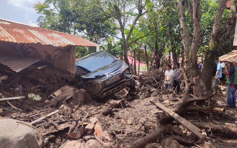 Dampak banjir bandang lahar dingin Gunung Marapi di Sumbar (Rus Akbar/MPI)
