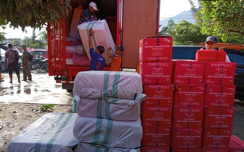 Bantuan dari Kemensos untuk korban banjir bandang lahar dingin di Sumbar (Kemensos)
