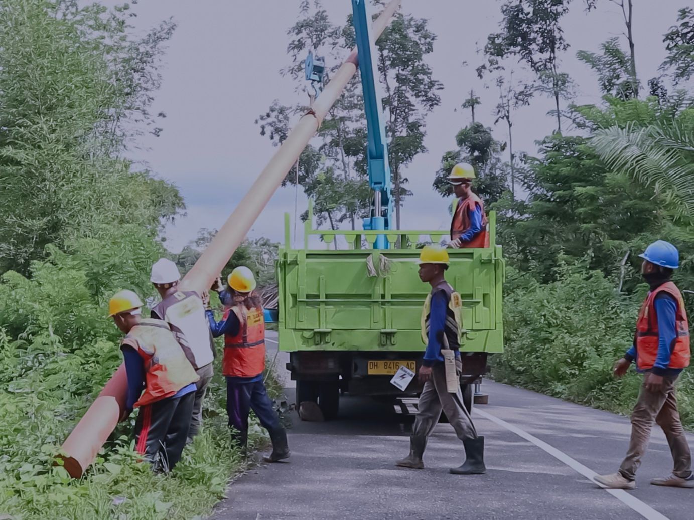 PLN Bangun Jaringan Baru, Empat Desa di NTT Akhirnya Bisa Nikmati Listrik 24 Jam. (Foto: Dok. PLN)
