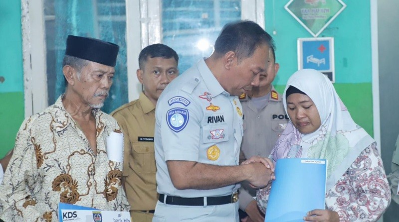 Jasa Raharja Serahkan Santunan Rp50 Juta Korban Kecelakaan Bus SMK Lingga Kencana (foto dok jasa raharha)