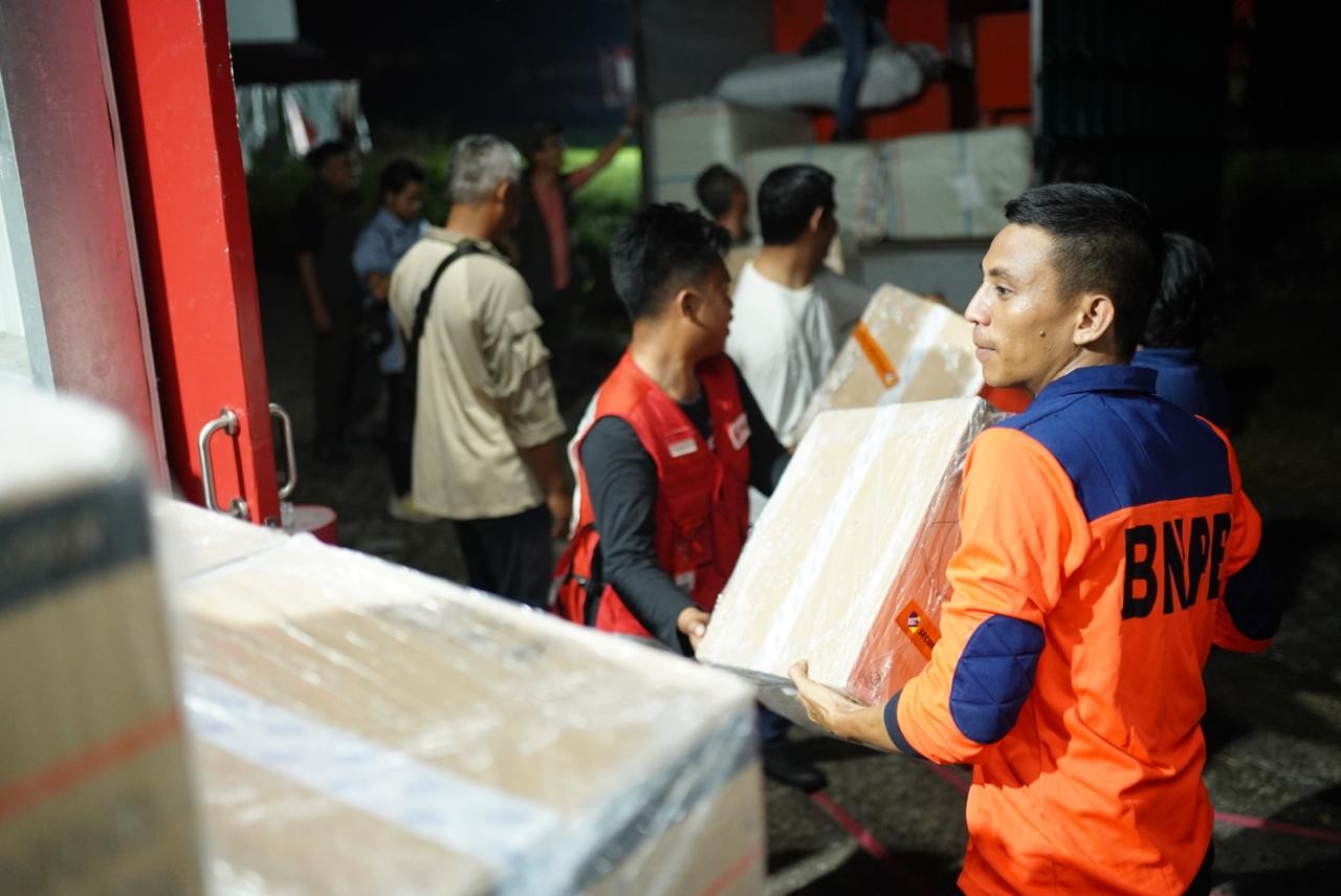 BNPB Salurkan 16 Ton Paket Sembako hingga Matras untuk Warga Terdampak Erupsi Gunung Api Ibu. (Foto: Dok. BNPB)