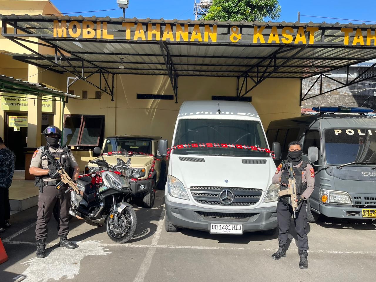 KPK Sita Tiga Kendaraan SYL, dari Mercy Sprinter hingga New Jimny. (Foto: Dok. Humas KPK)