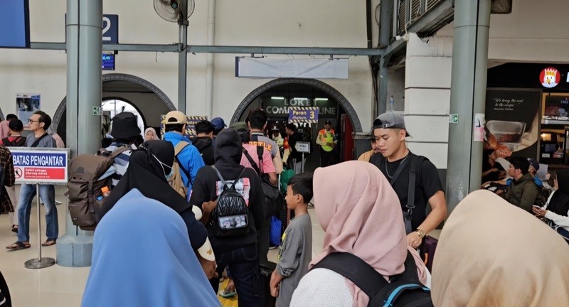 Jelang Long Weekend Waisak, Jumlah Penumpang di Stasiun Gambir dan Senen Melonjak (foto ist)
