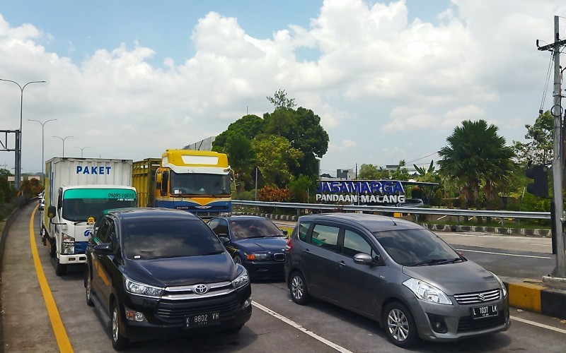 Arus lalu lintas di wilayah Malang dan Batu, Jawa Timur, mengalami peningkatan saat libur long weekend Hari Raya Waisak. (Avirista/MPI)