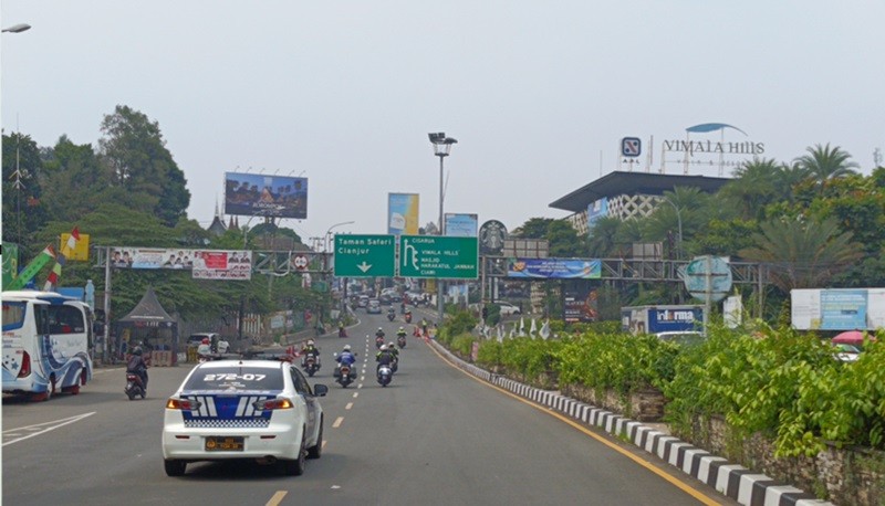 Jalur Puncak Arah Jakarta Diberlakukan One Way Siang Ini (foto putra ramadhani)