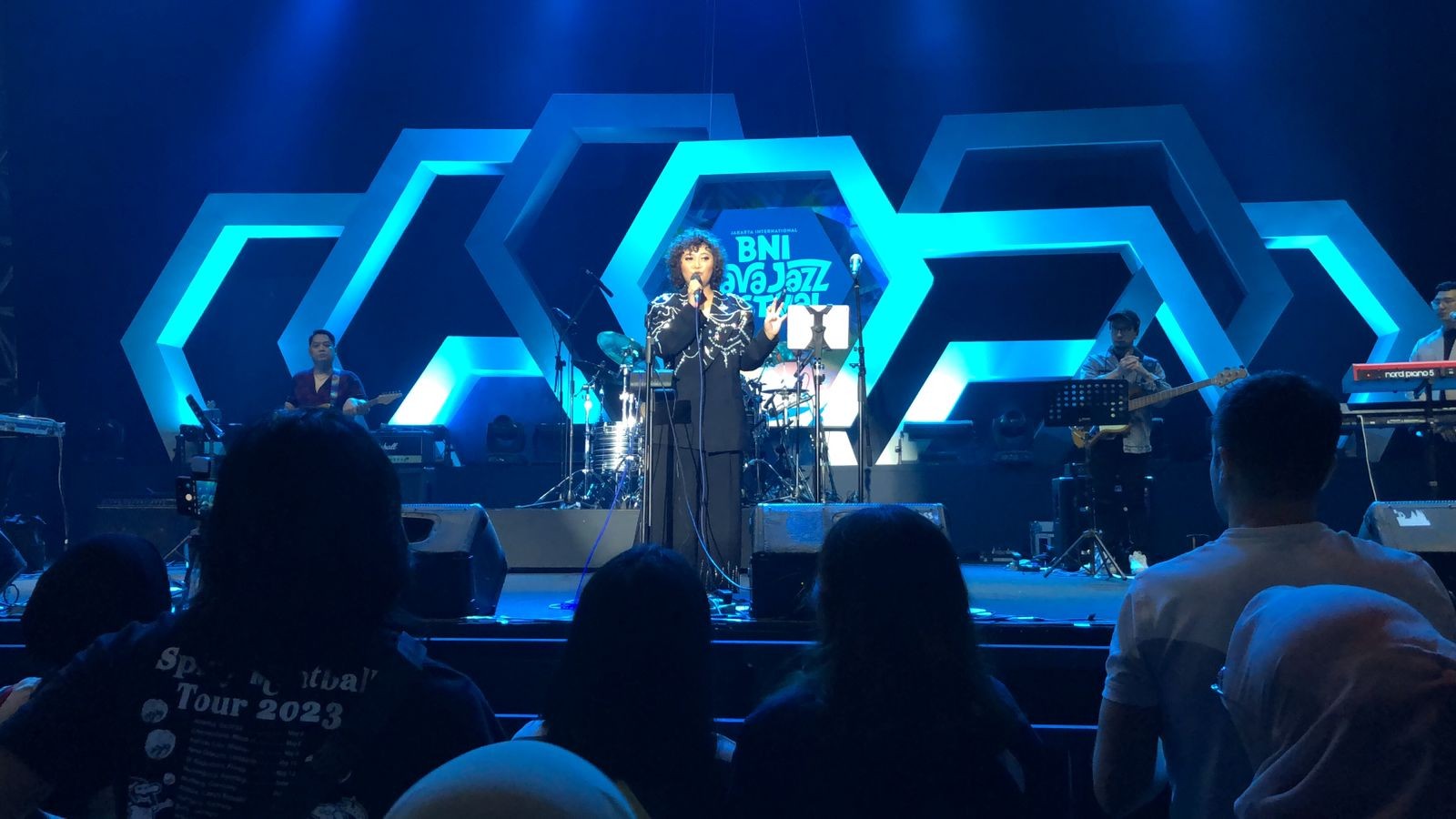 Tampil di BNI Java Jazz Festival, Tantri and The Momons Bawakan Karya Elfa Secioria (foto: MNC media)