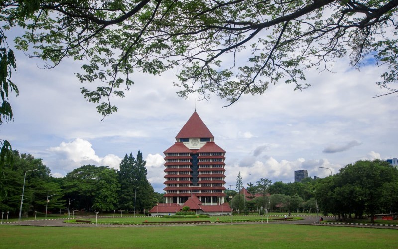 Universitas Indonesia angkat bicara terkait langkah Kemendikbudristek  membatalkan kenaikan uang kuliah tunggal.