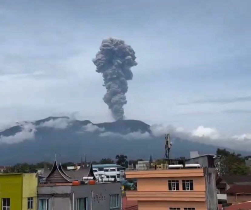 Kembali Erupsi, Status Gunung Marapi Naik Ke Level Siaga