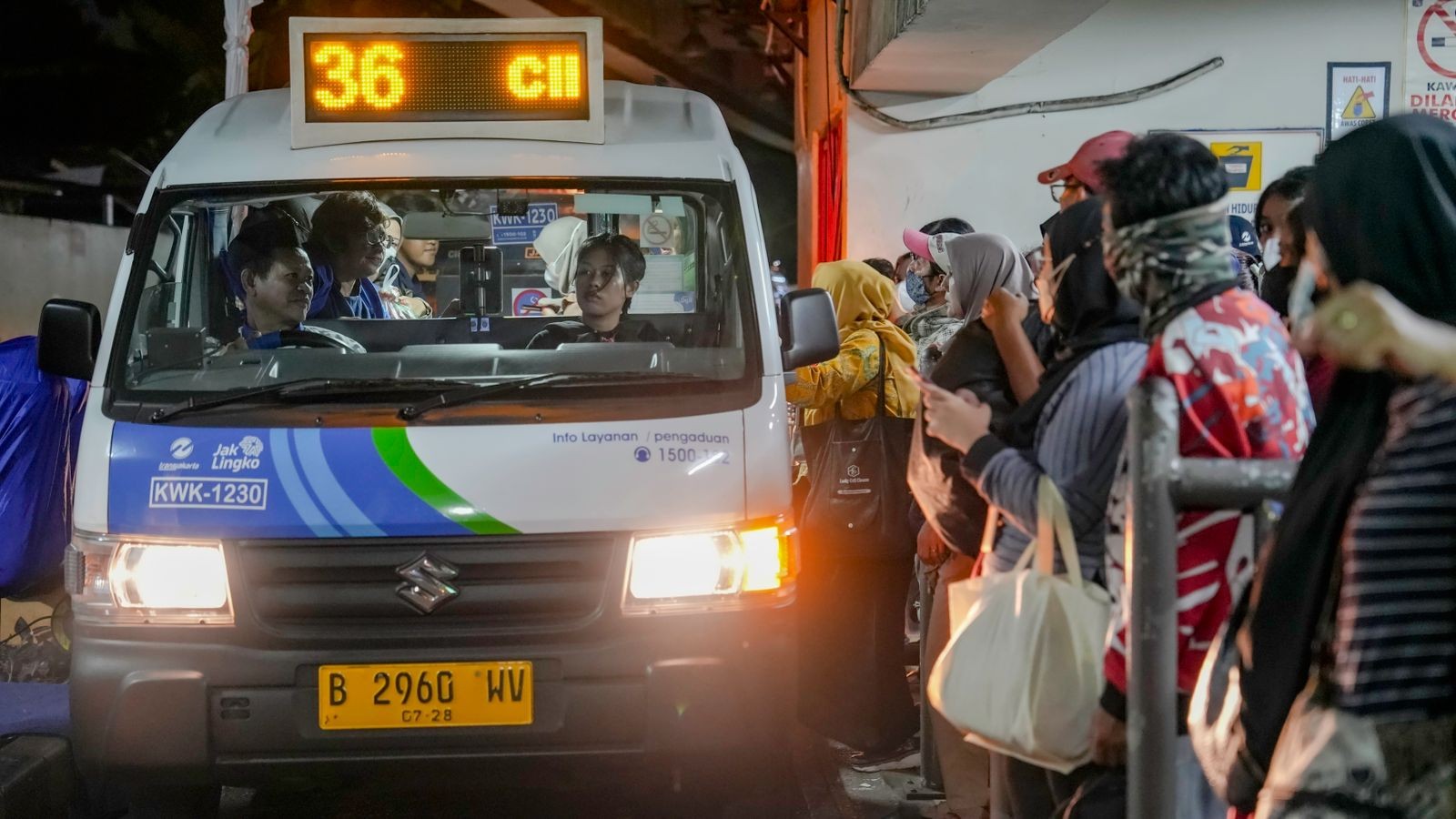 Transjakarta Mulai Uji Coba Empat Rute Mikrotrans yang Beroperasi 24 Jam. (Foto: Refi/MNC Media))