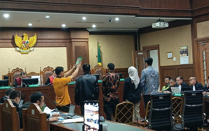 Pejabat Kementan ngaku menyetorkan Rp6,8 terkait sharing memenuhi kebutuhan Syahrul Yasin Limpo alias SYL selama dia menjabat Menteri Pertanian. 