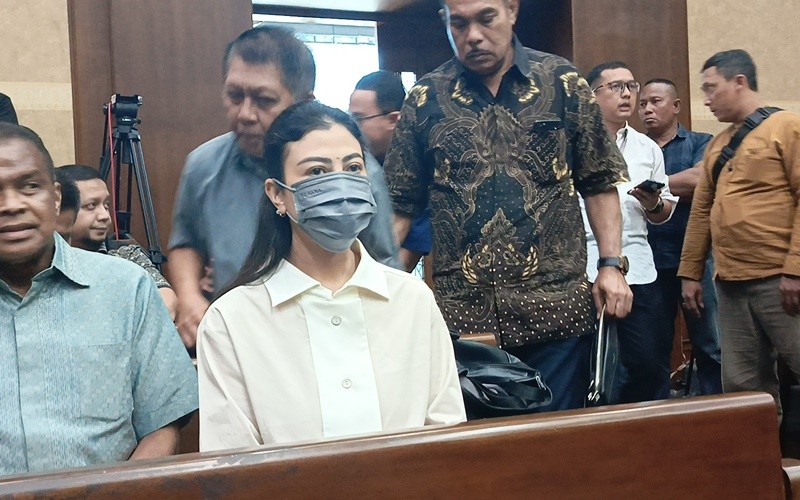Putri mantan Menteri Pertanian Syahrul Yasin Limpo alias SYL, Indira Chunda Thita saat menjadi saksi dalam sidang dugaan pemerasan dan gratifikasi di Kementan.