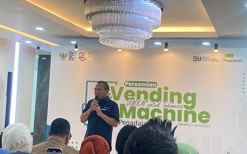 Pegadaian meluncurkan mesin jual otomatis atau vending machine. Mesin ini  menjajakan produk UMKM. (Pegadaian)