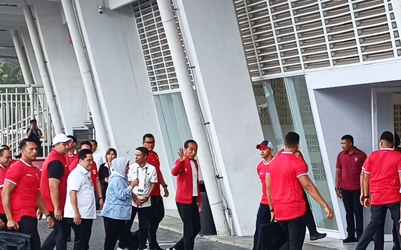 Presiden Jokowi menonton langsung laga Timnas Indonesia berhadapan dengan Irak dalam lanjutan putaran kedua Kualifikasi Piala Dunia 2026 Zona Asia.