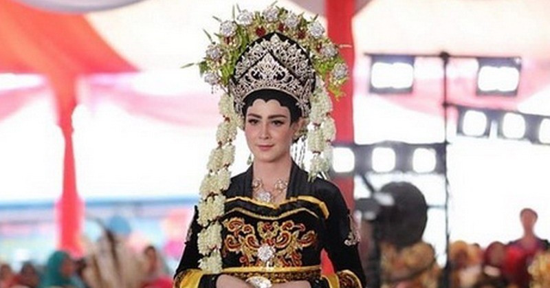 Simak 7 Pakaian Adat Jawa Timur dan Ciri Khasnya. (Foto: MNC Media)