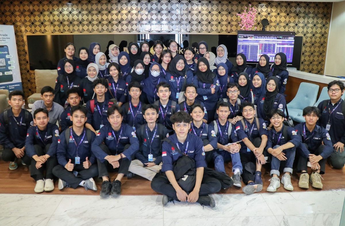 Tertarik Investasi Bursa, Mahasiswa KSPM Politeknik Negeri Jakarta Kunjungi MNC Sekuritas. (Foto: Dok. MNC Sekuritas)