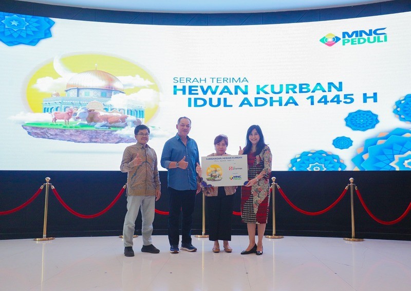 Jelang Idul Adha, MNC Sekuritas-Bank Sinarmas Serahkan Donasi Kurban Lewat MNC Peduli (foto: MNC Media)