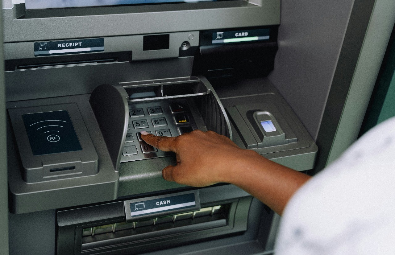 Saham Bank Raksasa Ramai-Ramai Memerah. (Foto: Unsplash)