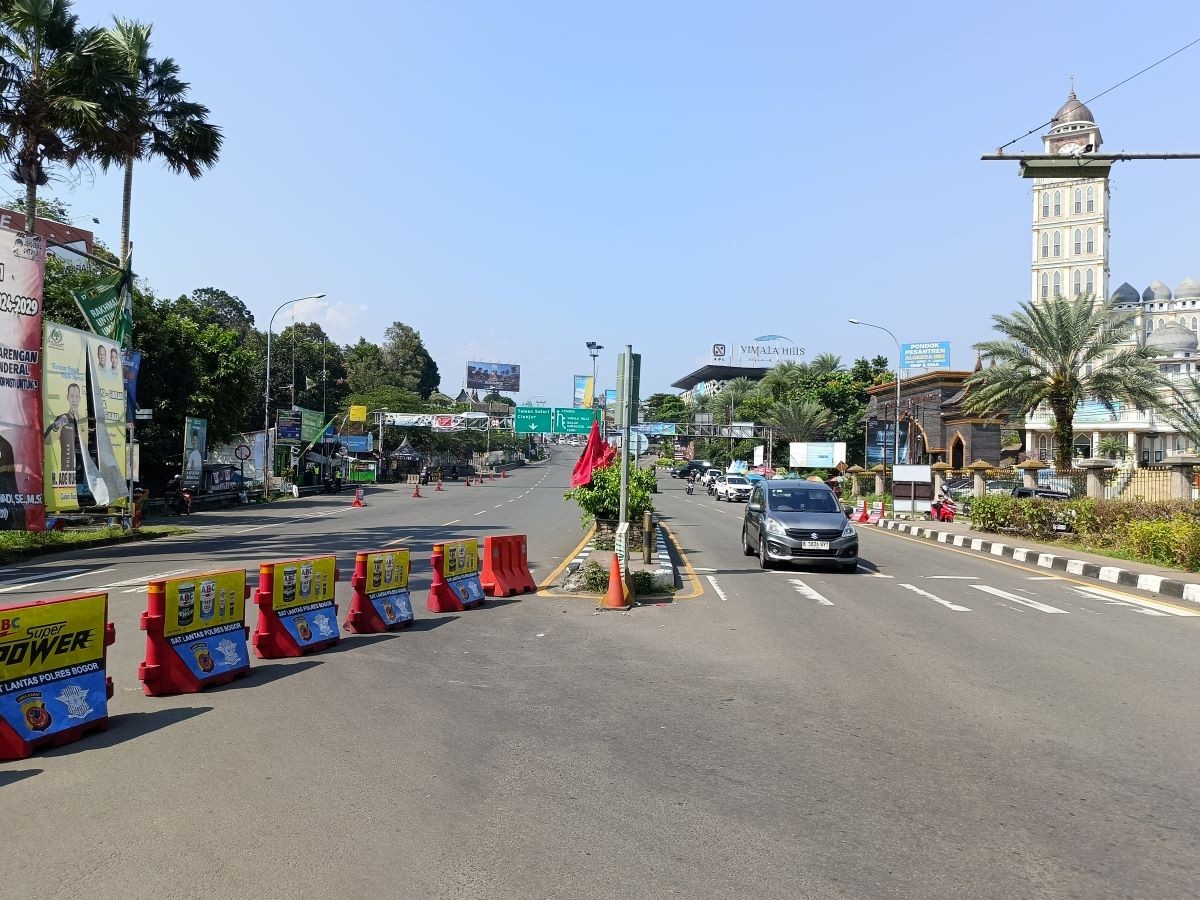 Polisi Berlakukan Oneway Arah Jakarta di Jalur Puncak Siang Ini. (Foto: MNC Media)